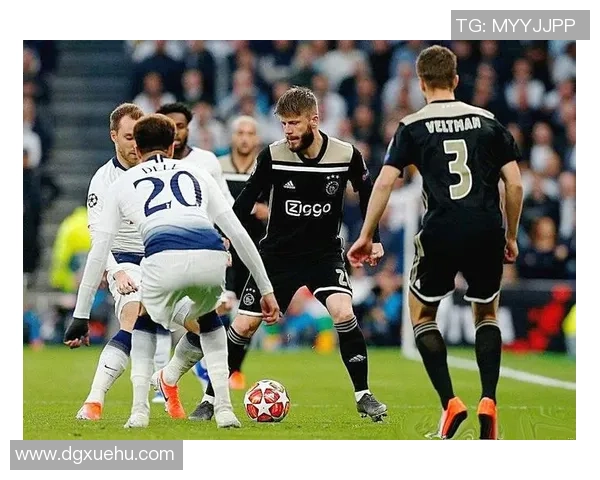 格拉茨风暴与阿贾克斯的激烈对决结果揭晓引发热议 格拉茨风暴与阿贾克斯的激烈对决结果揭晓引发热议